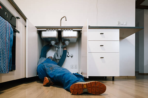 Professional Plumbing technician working in Racine, MO